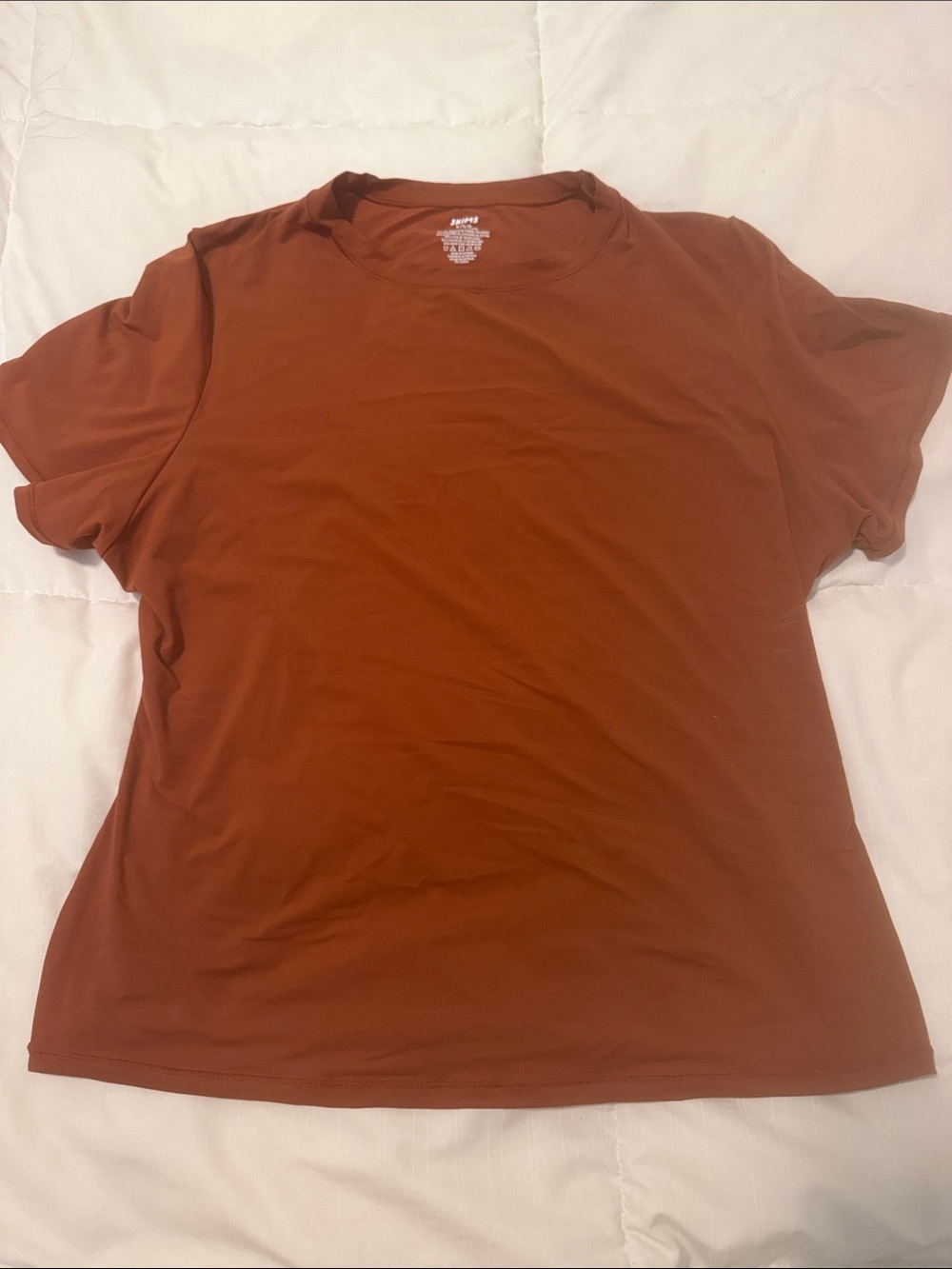 SKIMS fits everyone Short Sleeve Crew Tee in Rust (fits like a Large)
